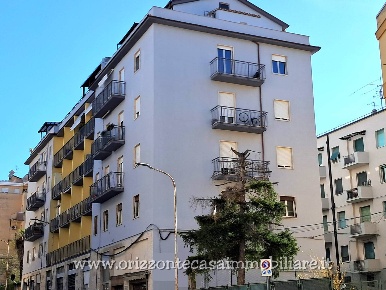 Foto Appartamento a Ascoli Piceno di 86 m² con 5 locali in vendita