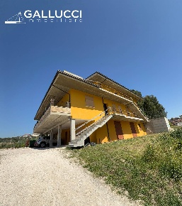 Foto Villa a schiera in via Pescara 3, Pescara di 200 m² con 6 locali