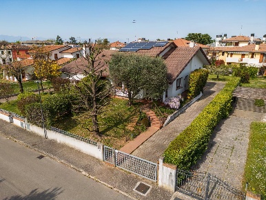 Foto Case semi ndipendenti a Ponzano Veneto Ponzano di 225 m² con 5 locali