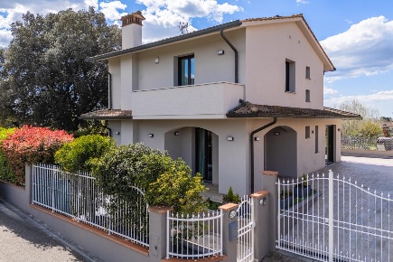 Foto Casa indipendente a Pontedera Il Romito di 220 m² con 5 locali