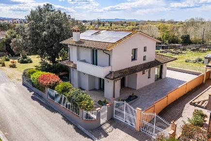 Foto Casa indipendente a Pontedera Il Romito di 220 m² con 5 locali