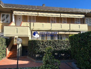 Foto Appartamento a Massa Marina di Massa Centro di 70 m² con 3 locali