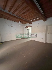 Foto Locale commerciale a Pontedera Centro di 50 m² con 2 locali in vendita