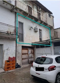 Foto Appartamento a Pieve Porto Morone Centro di 72 m² con 4 locali