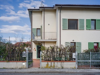 Foto Villa bifamiliare a Cascina Titignano - Visignano di 180 m² in vendita