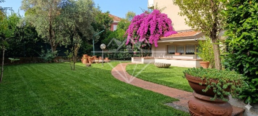 Foto Case semi ndipendenti a Carrara Avenza di 150 m² con 6 locali