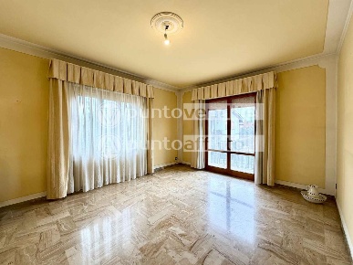 Foto Villa bifamiliare a Lucca San Concordio di 210 m² con 9 locali