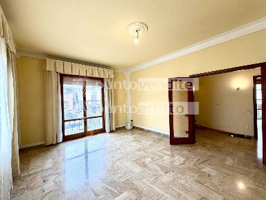 Foto Villa bifamiliare a Lucca San Concordio di 210 m² con 9 locali
