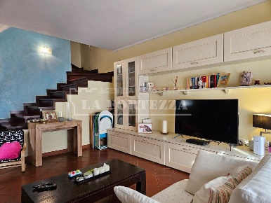 Foto Villa bifamiliare a San Giuliano Terme Colignola, Campo di 180 m²