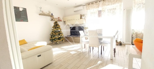 Foto Appartamento a Carrara Avenza di 117 m² con 4 locali in vendita