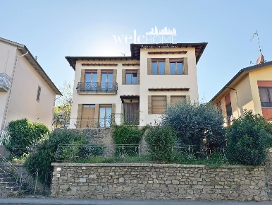 Foto Villa unifamiliare a Signa Centro di 250 m² con 10 locali in vendita
