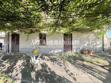 Foto Casa indipendente a Pietrasanta di 230 m² con 10 locali in vendita