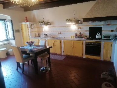 Foto Casa indipendente a Carmignano Centro di 160 m² con 7 locali