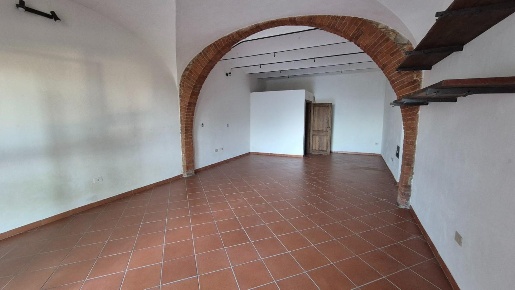 Foto Locale commerciale a Castagneto Carducci Centro di 50 m² con 1 locali