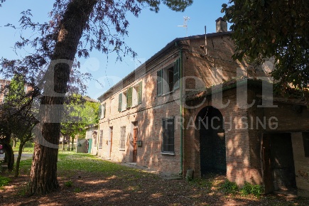 Foto Casa indipendente in Bellucci, Ravenna Darsena di 394 m² con 16 locali