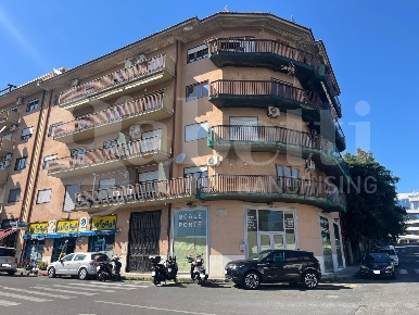 Foto Negozio in Via Torino 75, Catania Vulcania - Sanzio di 220 m²
