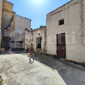 Foto Laboratorio a Melissano di 165 m² con 6 locali in vendita