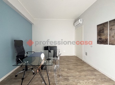Foto Ufficio in Piazza Roma 40, Milazzo Centro di 25 m² con 1 locali