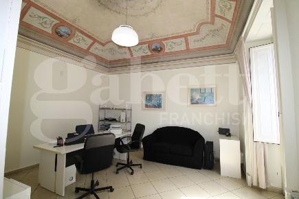Foto Ufficio in Via Firenze 68, Aci Castello Centro di 130 m² con 4 locali