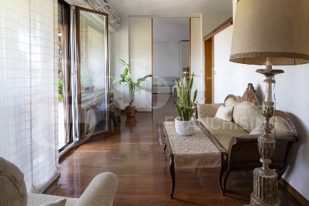 Foto Appartamento in Viale Garibaldi, Venezia Mestre di 244 m² con 6 locali