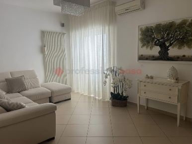 Foto Appartamento in Via Jacopo Della Quercia 5, Grottaglie di 120 m²