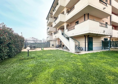 Foto Appartamento in Via Benedetto Croce 10, Giussago di 105 m² in vendita