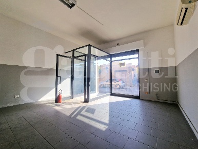 Foto Negozio in Via monserrato 0, Sestu di 53 m² con 1 locali in affitto