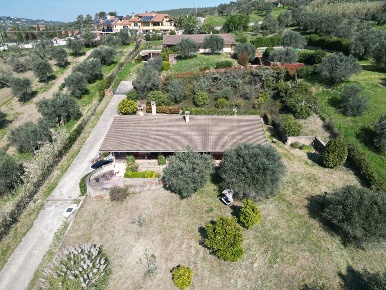 Foto Villa unifamiliare a Fiano Romano di 300 m² con 6 locali in vendita