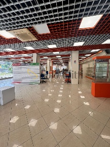 Foto Locale commerciale a San Giovanni Teatino Sambuceto di 1000 m²