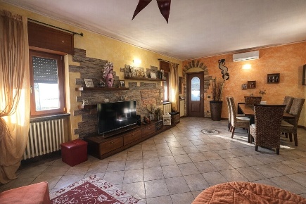 Foto Appartamento in Via per Cividate 13B, Pontoglio di 160 m² con 6 locali
