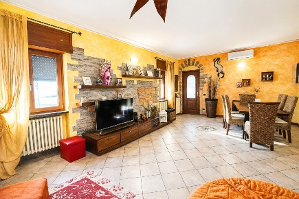 Foto Appartamento in Via per Cividate 13B, Pontoglio di 160 m² con 6 locali