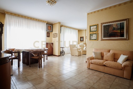 Foto Appartamento in Via Tazio Nuvolari 210, Roma Roma 70 di 135 m²