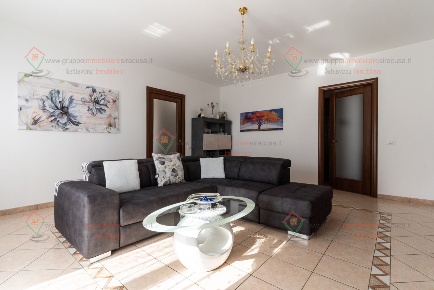 Foto Appartamento a Floridia di 108 m² con 4 locali in vendita
