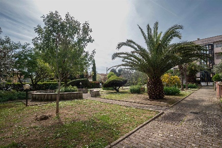 Foto Appartamento in Via Gianni Rodari, Prato Paperino di 108 m² in vendita