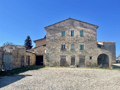 Foto Rustico a Città di Castello di 140 m² con 11 locali in vendita