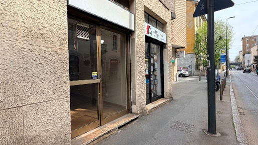 Foto Negozio in Via Bartolini, Milano Certosa di 30 m² con 1 locali