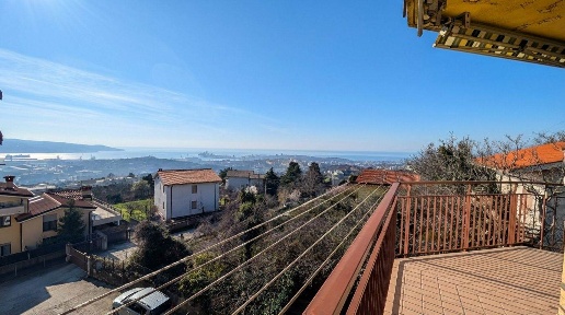 Foto Appartamento a Trieste Altura di 99 m² con 5 locali in vendita