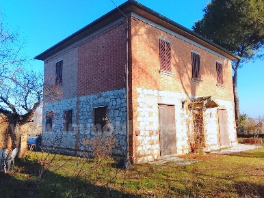Foto Casa indipendente a Torrita di Siena di 198 m² con 8 locali in vendita