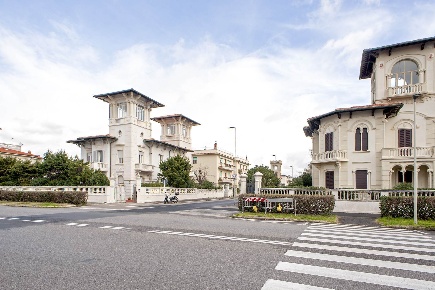 Foto Villa unifamiliare a Livorno Stadio di 350 m² con 6 locali in vendita