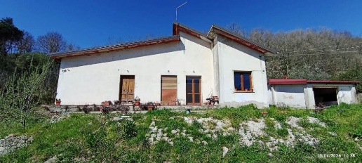 Foto Villa unifamiliare in via Roma, Domanico Centro di 240 m² con 5 locali