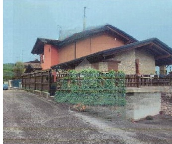 Foto Appartamento in Vicolo Dei Mille, Serle di 106 m² con 5 locali