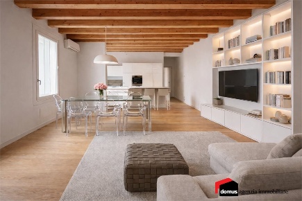 Foto Appartamento in Corso Garibaldi, Thiene Centro di 170 m² con 5 locali