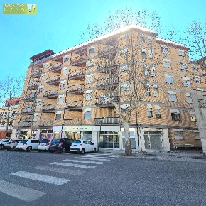 Foto Appartamento in Viale G. Bovio, Teramo Centro di 170 m² con 5 locali