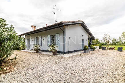 Foto Casa indipendente a Carpi Migliarina, Budrione, Fossoli, San Marino