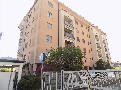 Foto Appartamento in via manin  94, Brugherio Centro di 90 m² con 3 locali