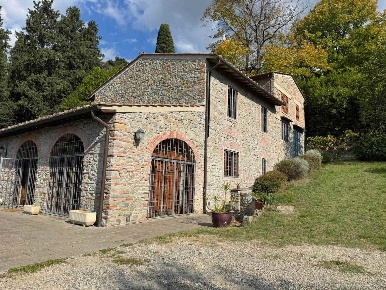 Foto Villa unifamiliare a Fiesole di 385 m² con 12 locali in vendita