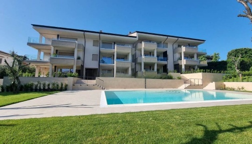 Foto Appartamento a Desenzano del Garda Desenzano Centro di 64 m²