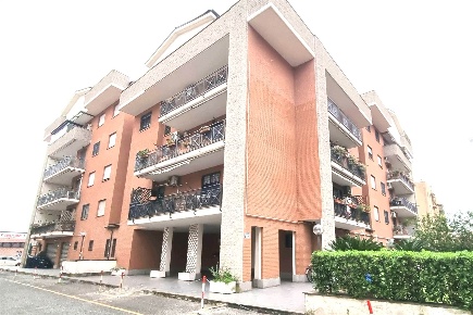 Foto Attico in Via Sante Monachesi, Roma Anagnina di 105 m² con 4 locali