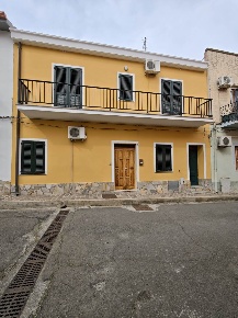 Foto Appartamento a Sant'Antioco di 105 m² con 4 locali in vendita