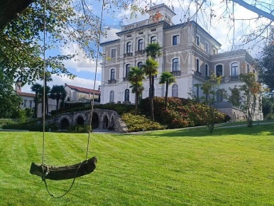 Foto Appartamento a Arona Centro di 150 m² con 5 locali in affitto